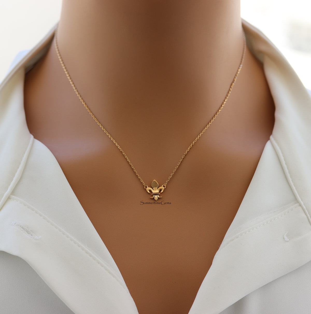 STG 18K Gold Plated Fleur De Lis Pendant Necklace – Elegant French-Inspired Symbolic Jewelry for Timeless Style
