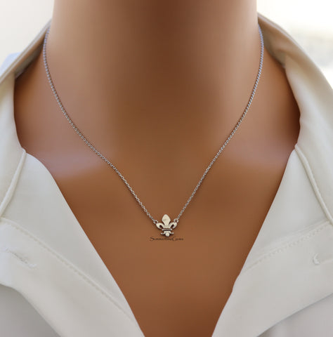 STG 18K Gold Plated Fleur De Lis Pendant Necklace – Elegant French-Inspired Symbolic Jewelry for Timeless Style