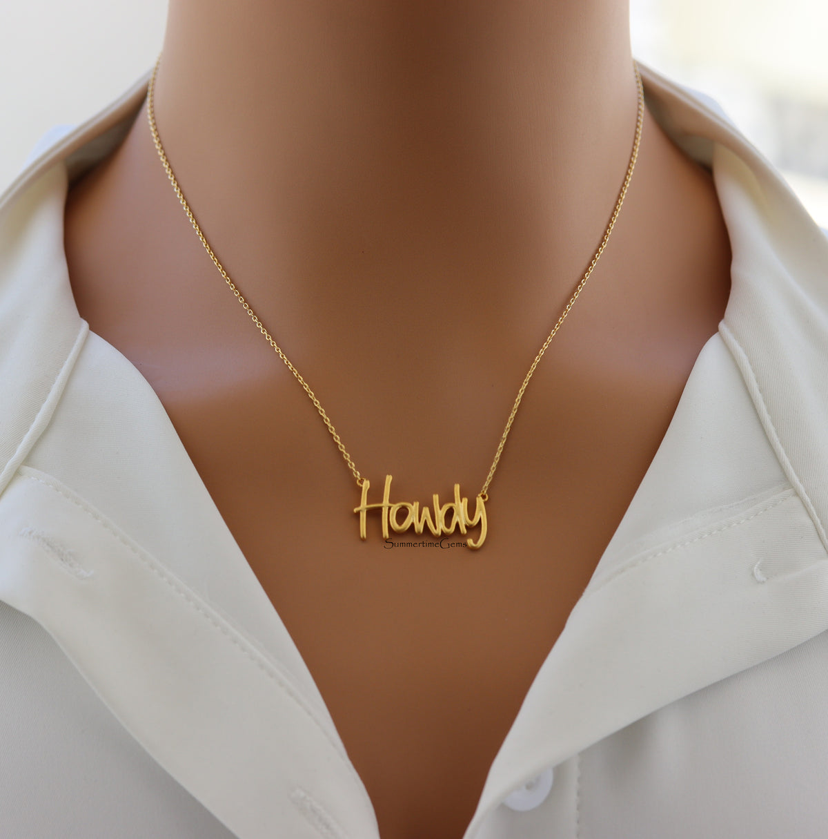 STG 18K Gold Plated Handwritten "Howdy" Pendant Necklace – Western Cowgirl Style Jewelry for Everyday Fun