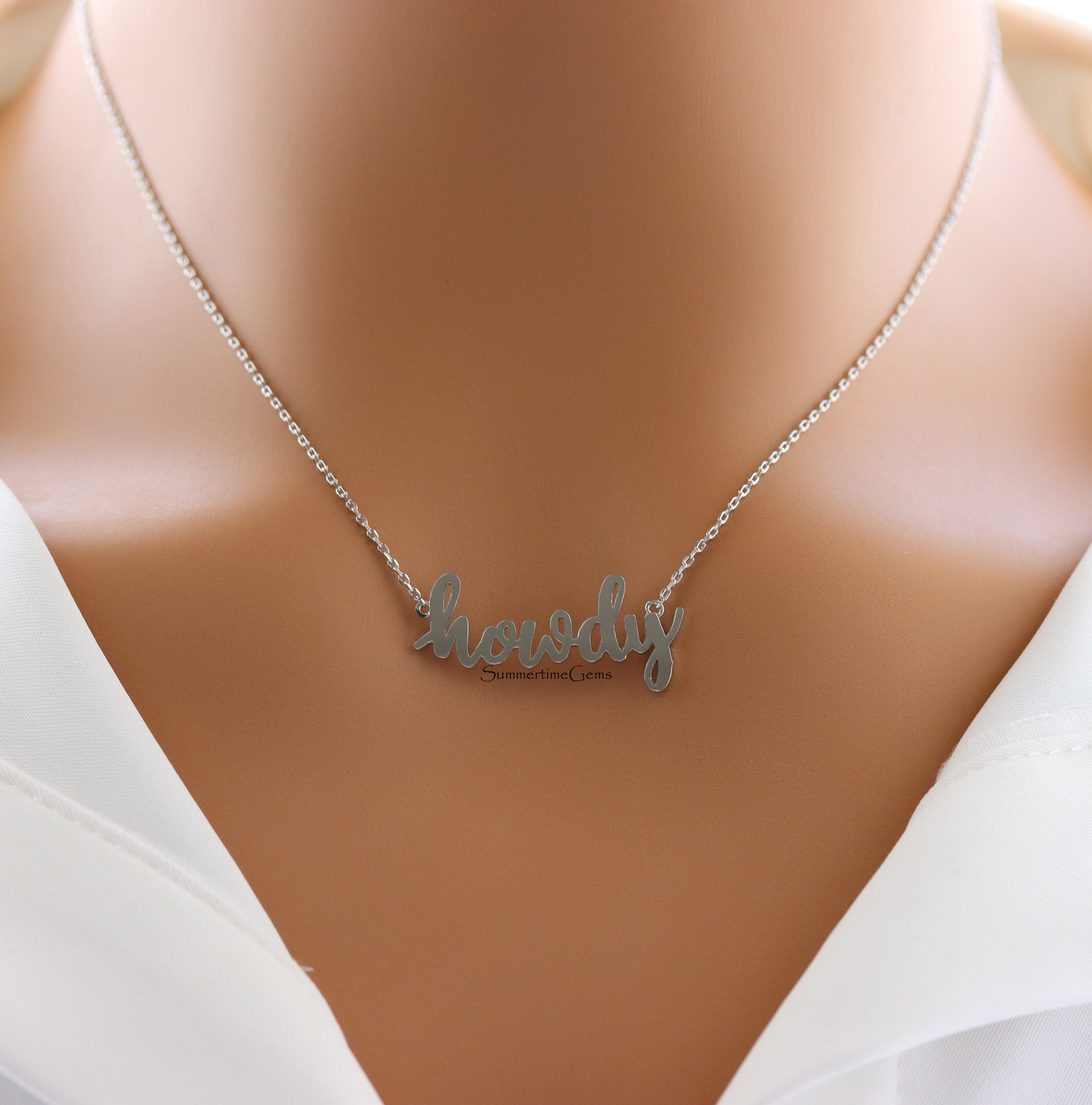 STG 18K Gold Plated Handwritten "Howdy" Pendant Necklace – Western-Inspired Cowgirl Jewelry with Southern Charm