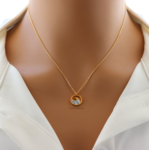 STG 18K Gold Plated Round Wave Coin Pendant Necklace – Minimalist Ocean-Inspired Jewelry