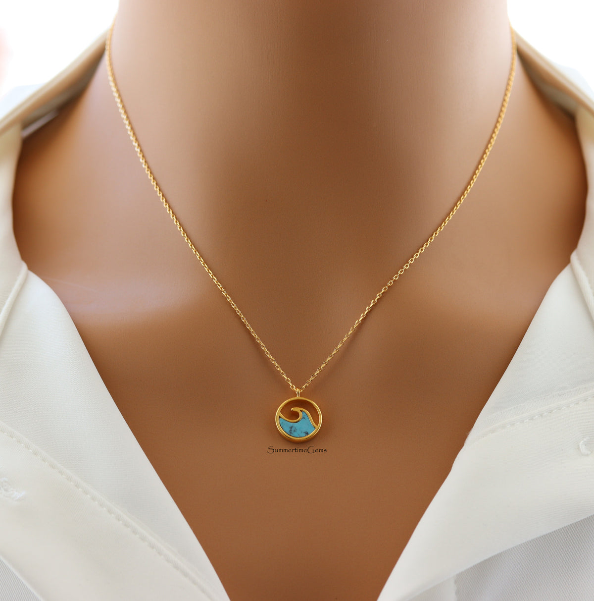 STG 18K Gold Plated Round Wave Coin Pendant Necklace – Minimalist Ocean-Inspired Jewelry