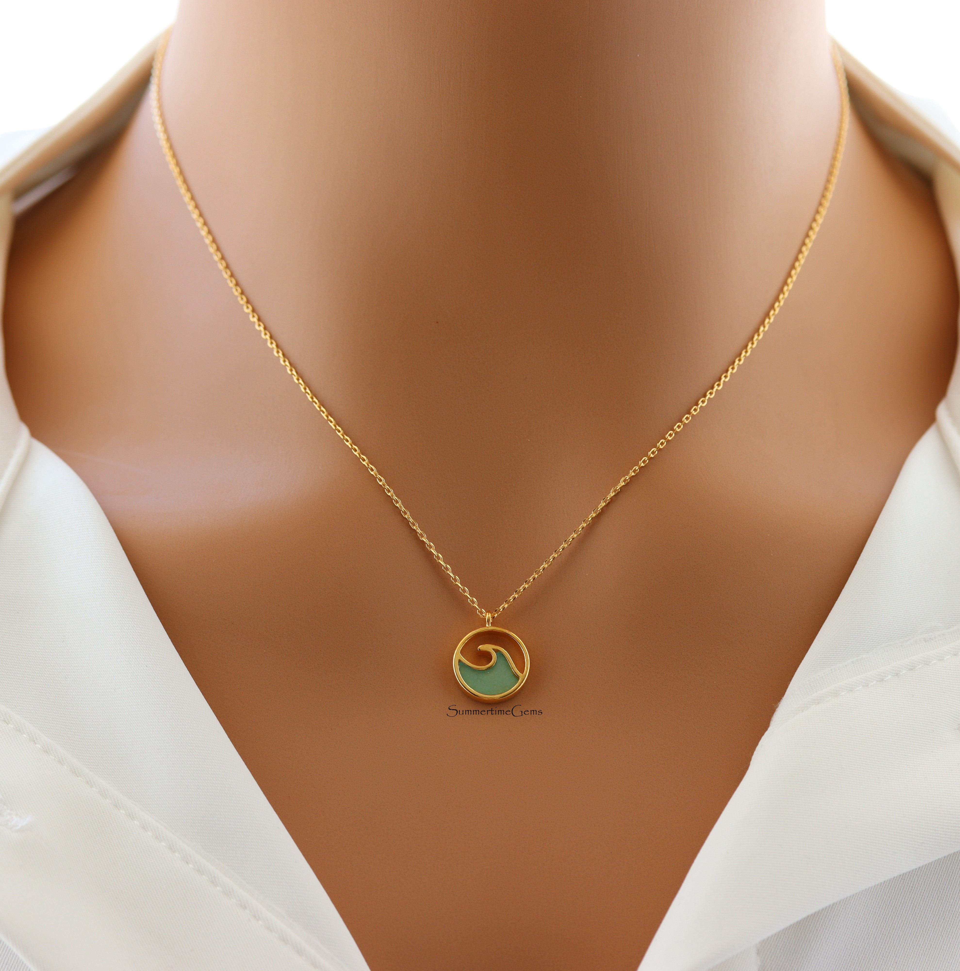 STG 18K Gold Plated Round Wave Coin Pendant Necklace – Minimalist Ocean-Inspired Jewelry