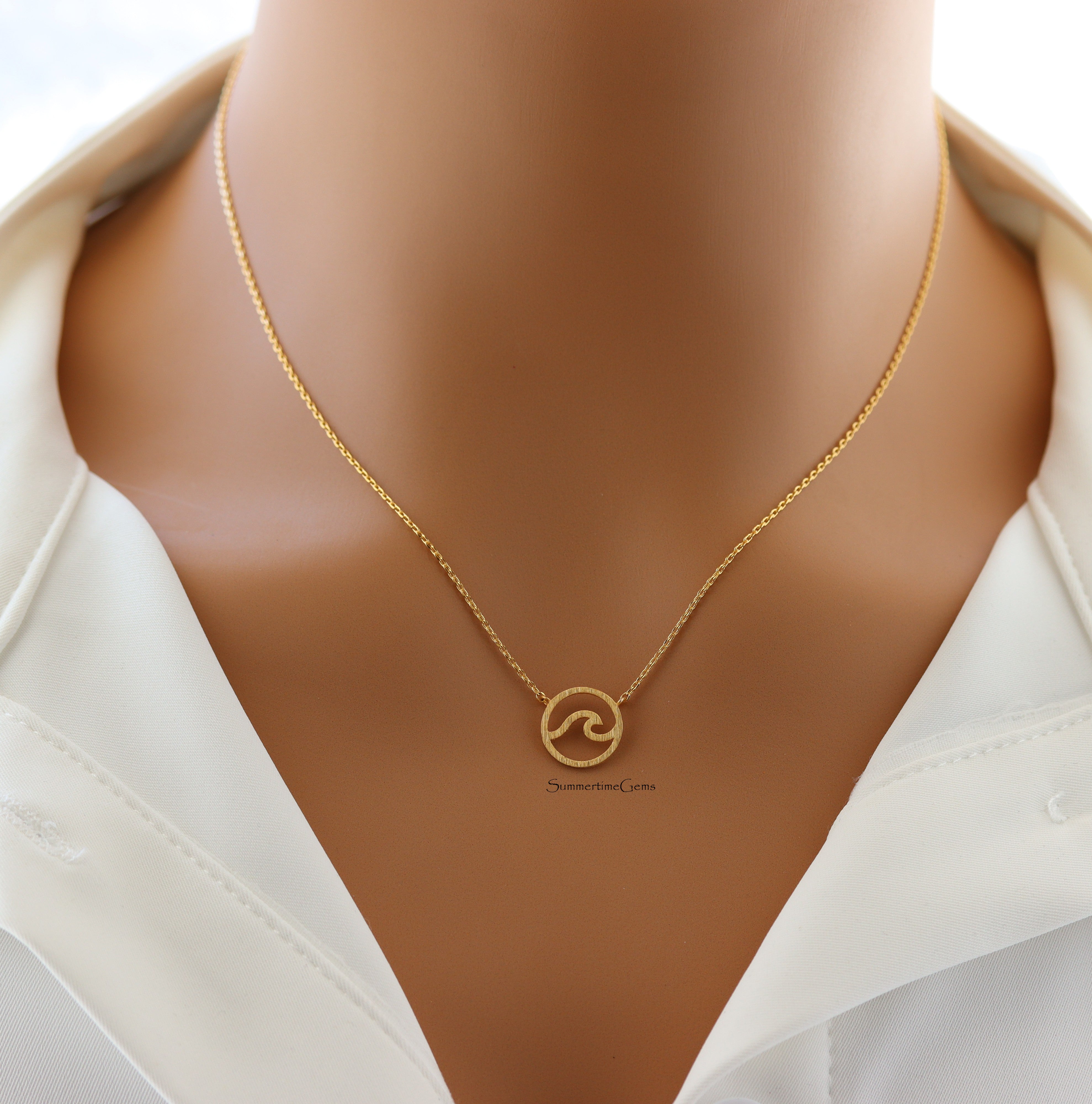 18K Gold Plated Wave Cutout Coin Pendant Necklace – Ocean-Inspired Minimalist Jewelry for Beach Lovers