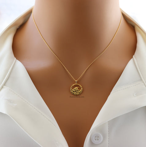 STG 18K Gold Plated Dainty Hammered Wave Coin Pendant Necklace – Coastal-Inspired Minimalist Jewelry