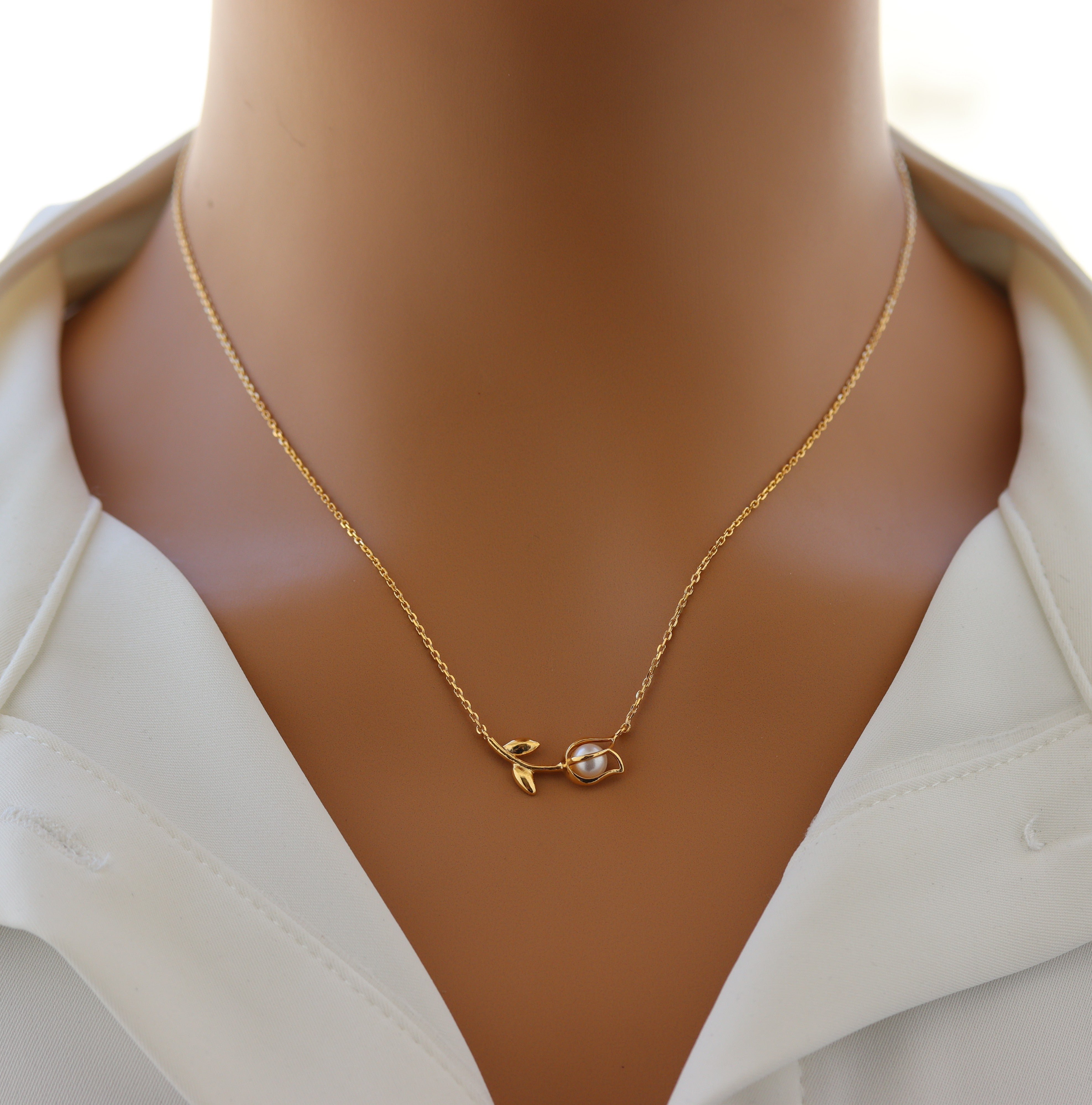 STG 18K Gold Plated June Birthstone Pearl Tulip Pendant Necklace – Elegant Floral Jewelry with a Touch of Meaning