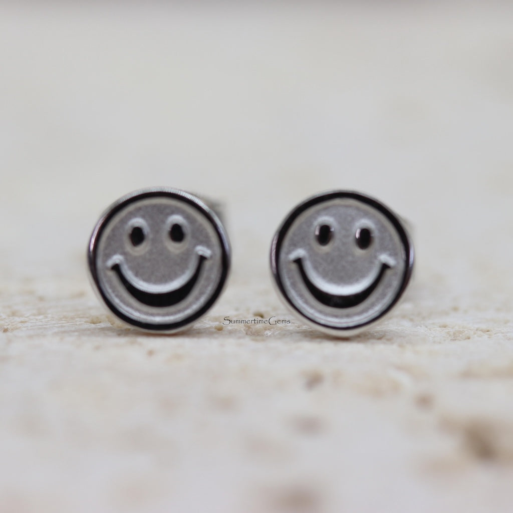 STG Dainty Smiley Face Stud Earrings