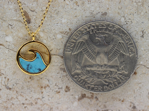 STG 18K Gold Plated Round Wave Coin Pendant Necklace – Minimalist Ocean-Inspired Jewelry