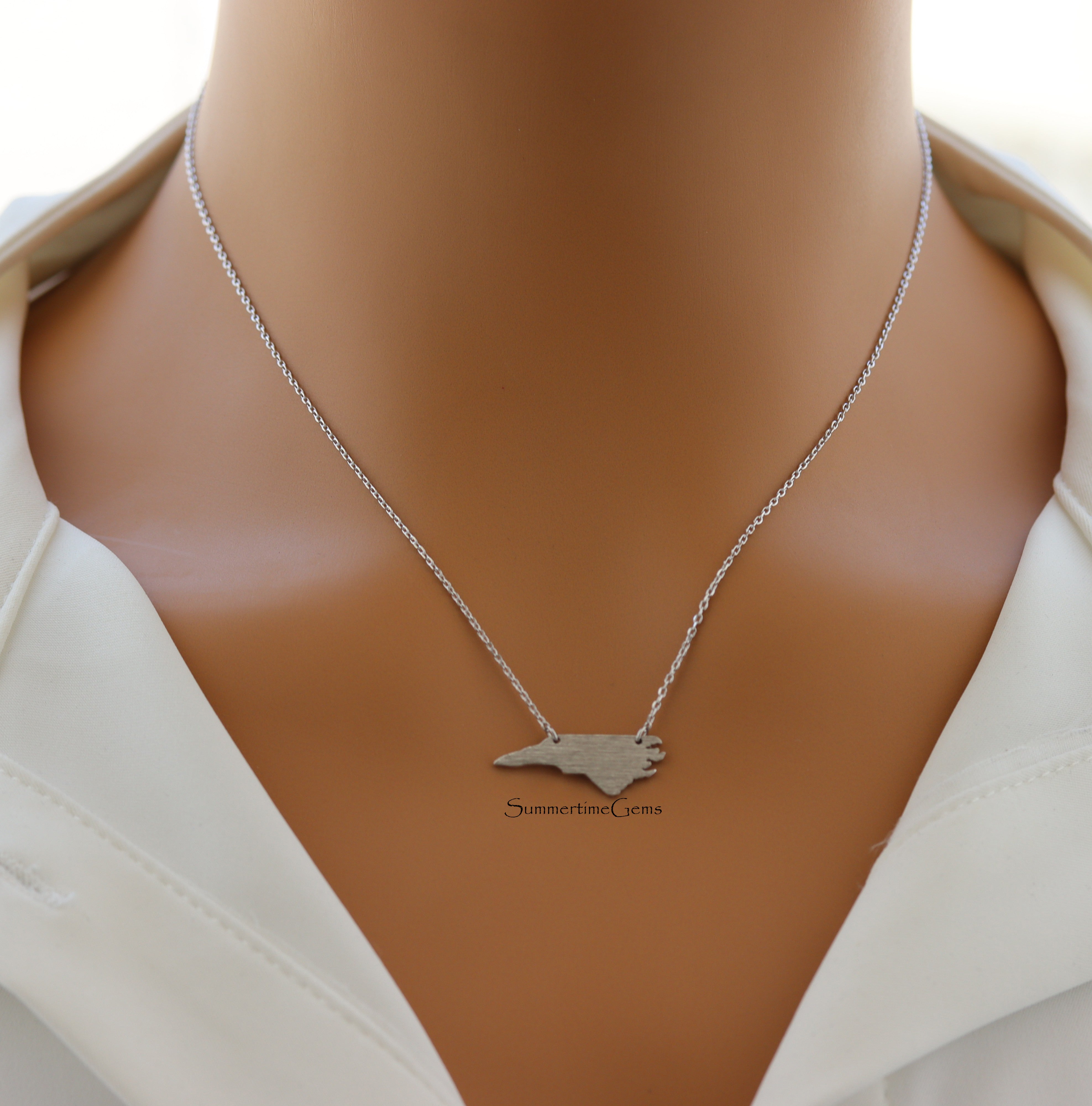 STG 18K Gold Plated Brushed North Carolina State Pendant Necklace – Minimalist State Pride Jewelry