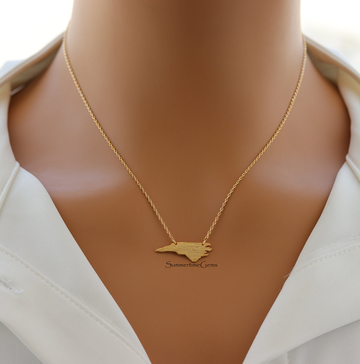 STG 18K Gold Plated Brushed North Carolina State Pendant Necklace – Minimalist State Pride Jewelry