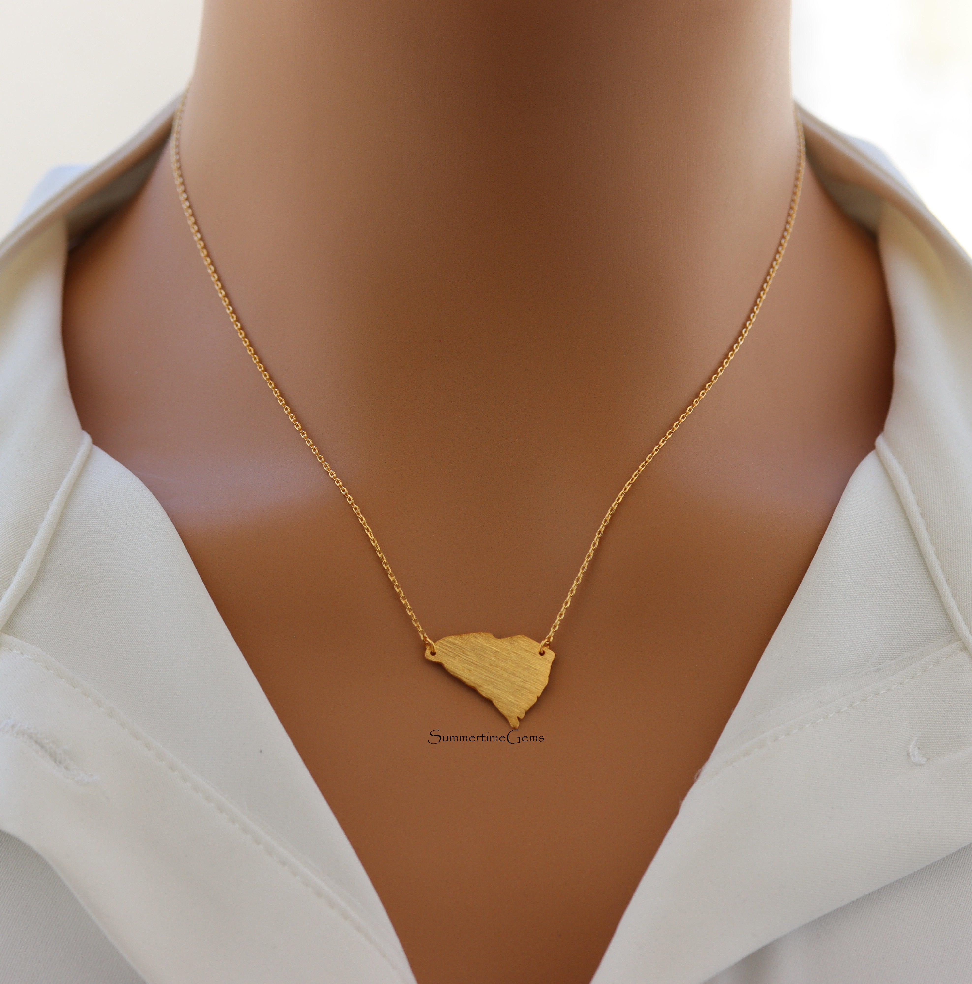 STG 18K Gold Plated Dainty Brushed South Carolina State Pendant Necklace – Minimalist State Pride Jewelry