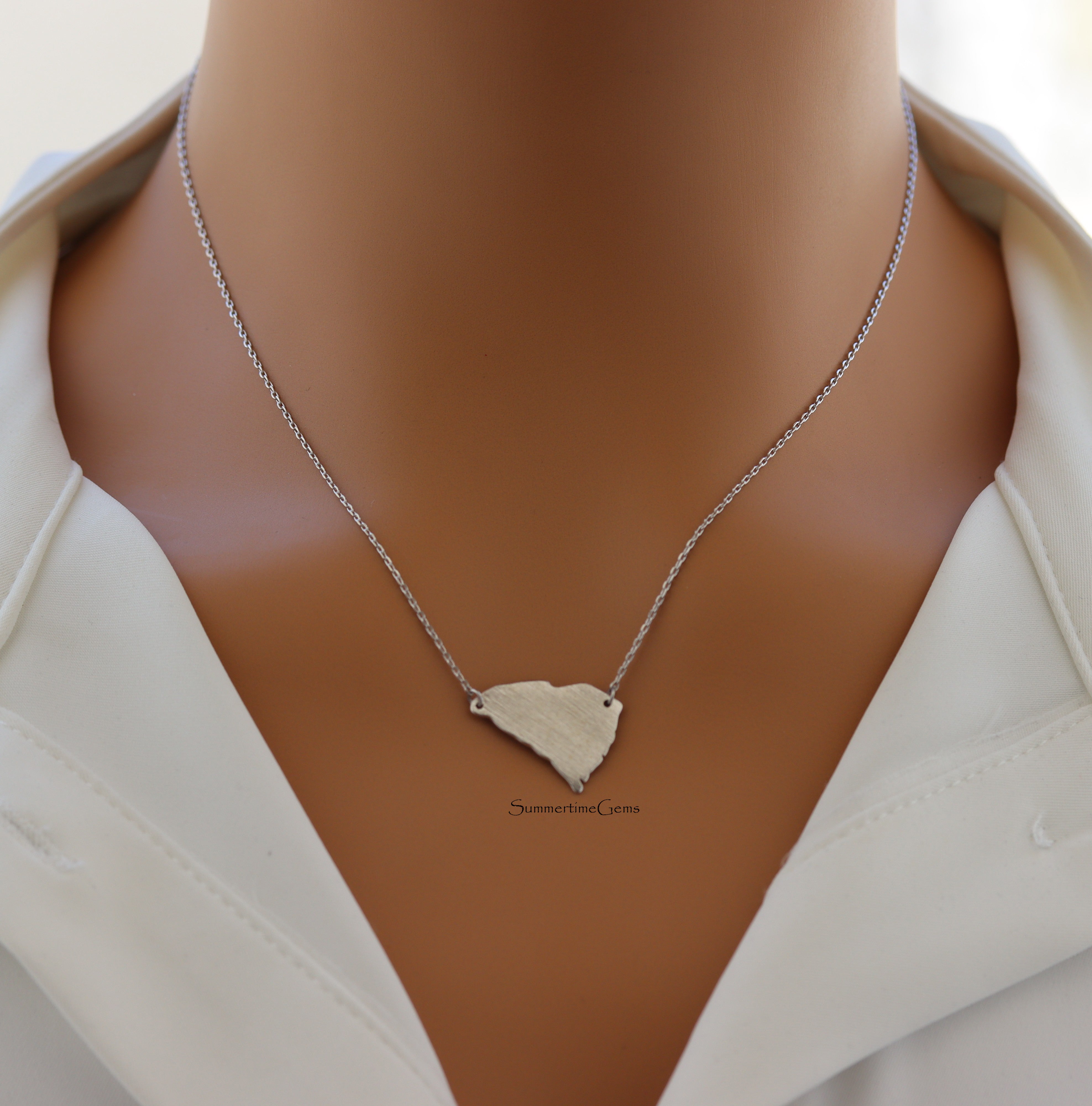 STG 18K Gold Plated Dainty Brushed South Carolina State Pendant Necklace – Minimalist State Pride Jewelry