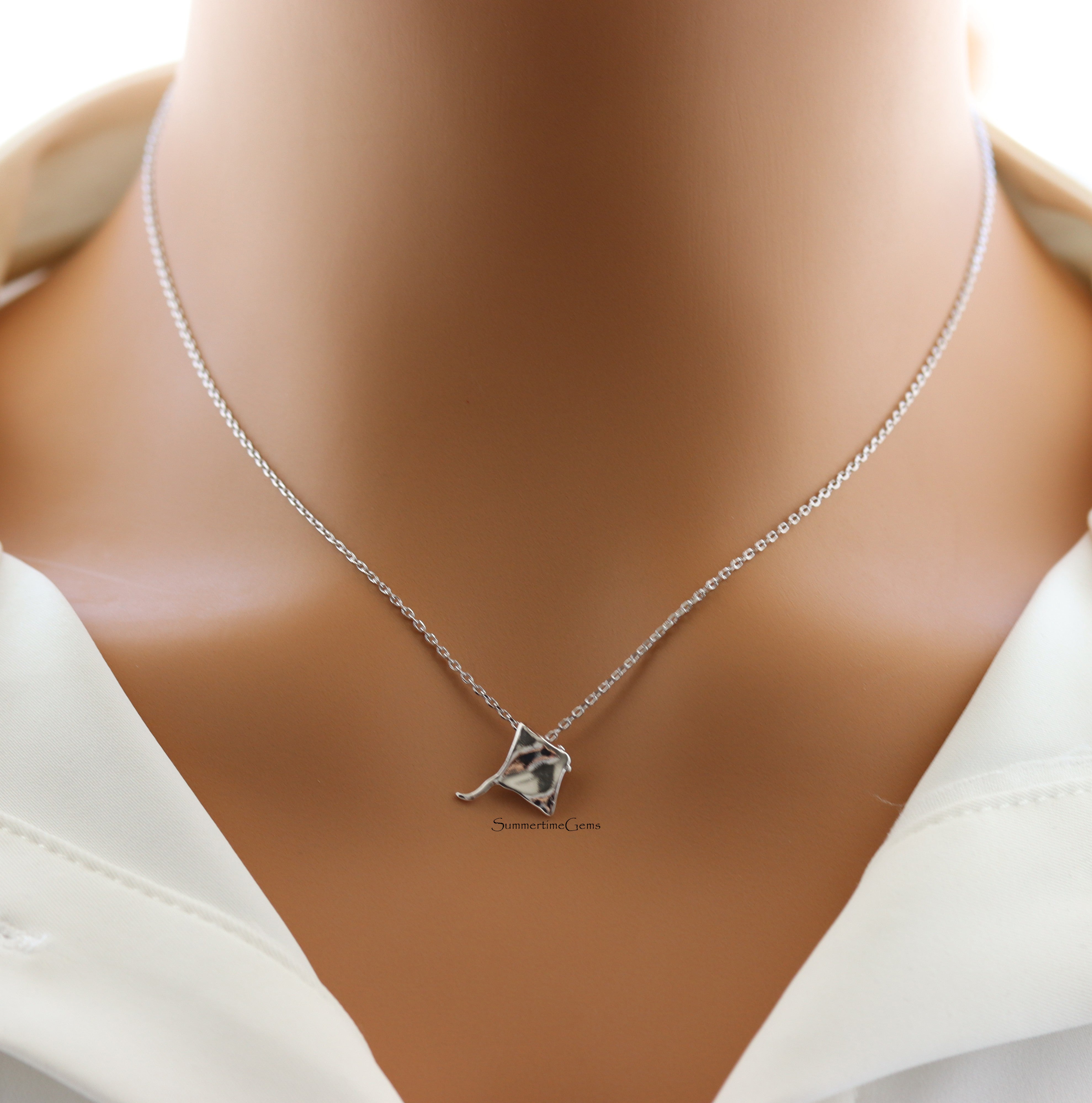 STG 18K Gold Plated Dainty Stingray Pendant Necklace – Ocean-Inspired Minimalist Jewelry for Sea Lovers