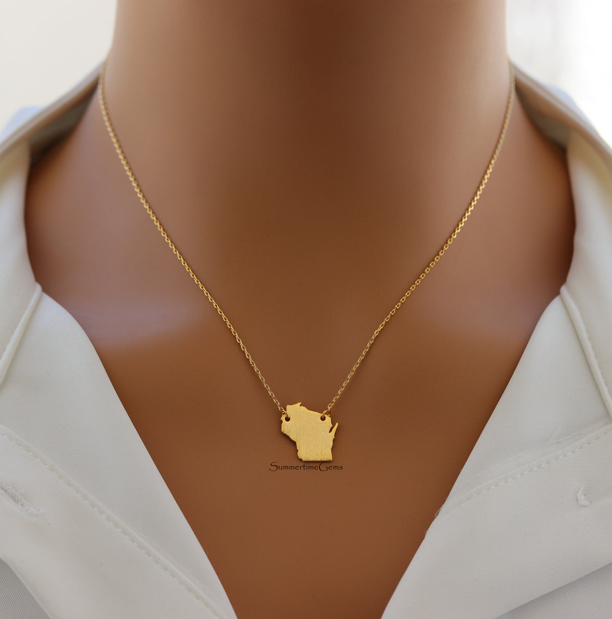 STG 18K Gold Plated Dainty Brushed Wisconsin State Pendant Necklace – Stylish & Unique State Jewelry for Wisconsin Lovers