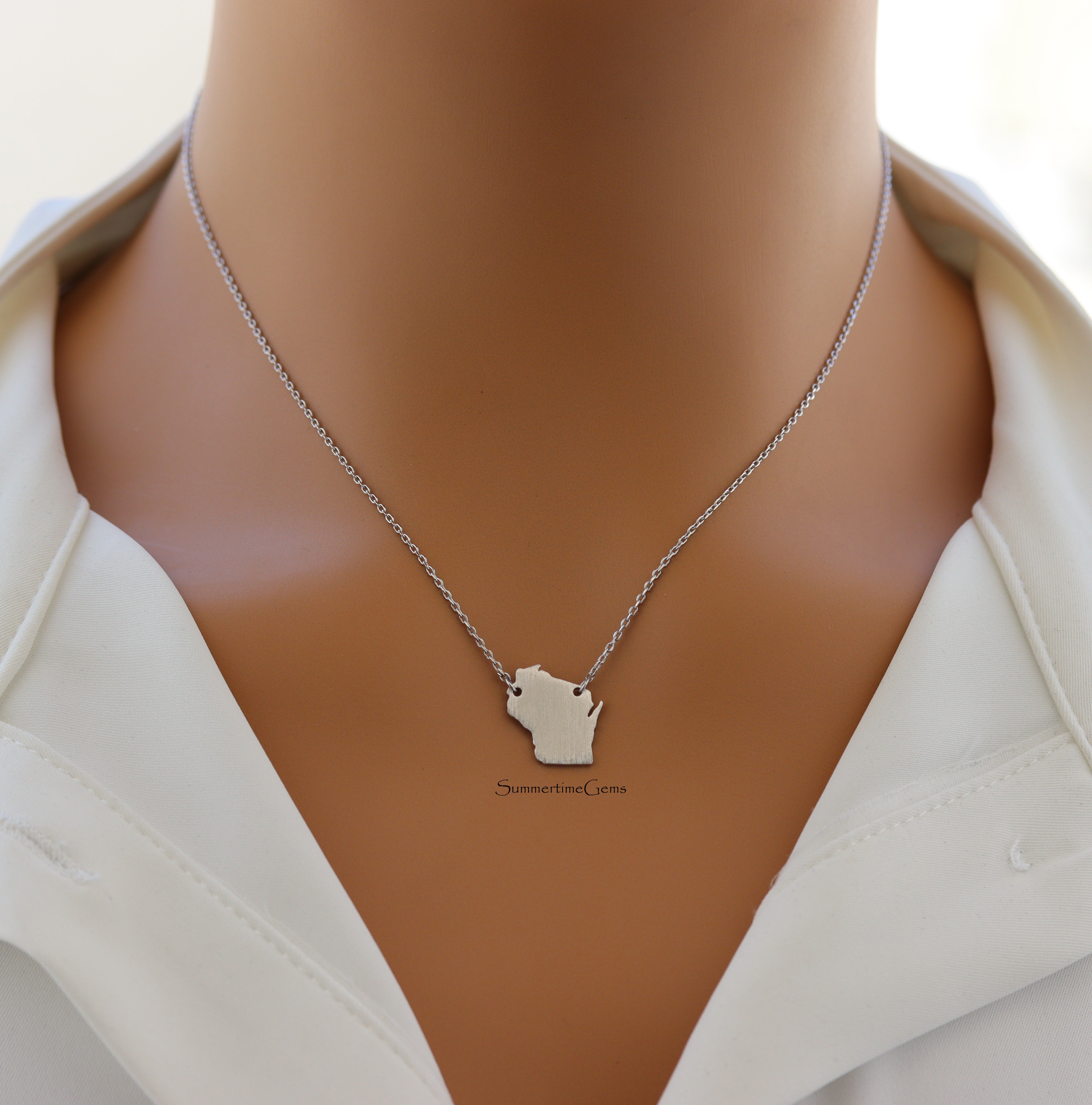 STG 18K Gold Plated Dainty Brushed Wisconsin State Pendant Necklace – Stylish & Unique State Jewelry for Wisconsin Lovers