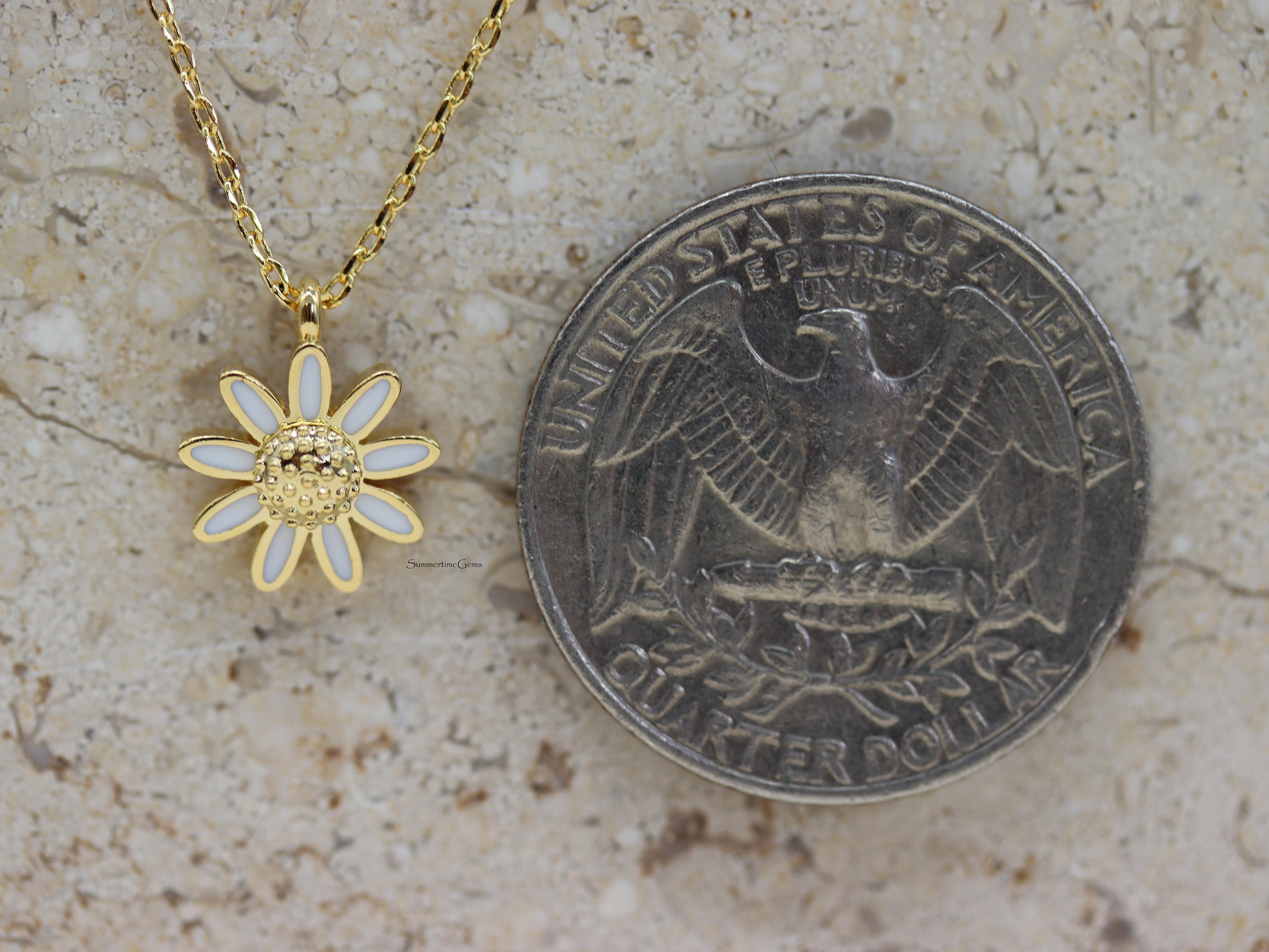 STG 18K Gold Plated Dainty Daisy Flower Pendant Necklace – Cute & Feminine Floral Jewelry for Everyday Bloom