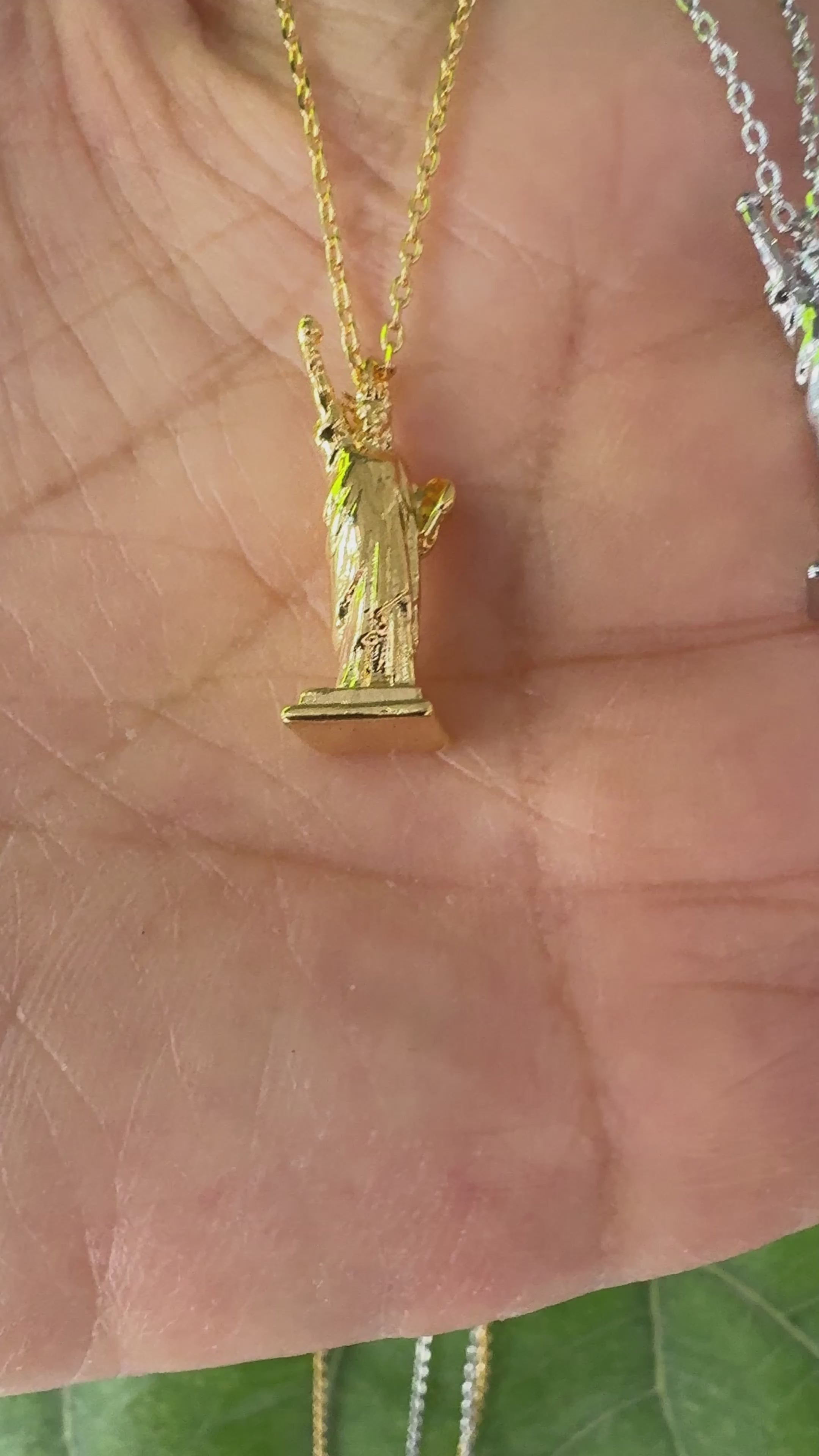STG 18K Gold Plated Dainty 3D Statue of Liberty Pendant Necklace – Iconic New York Jewelry for Freedom Lovers & Travelers