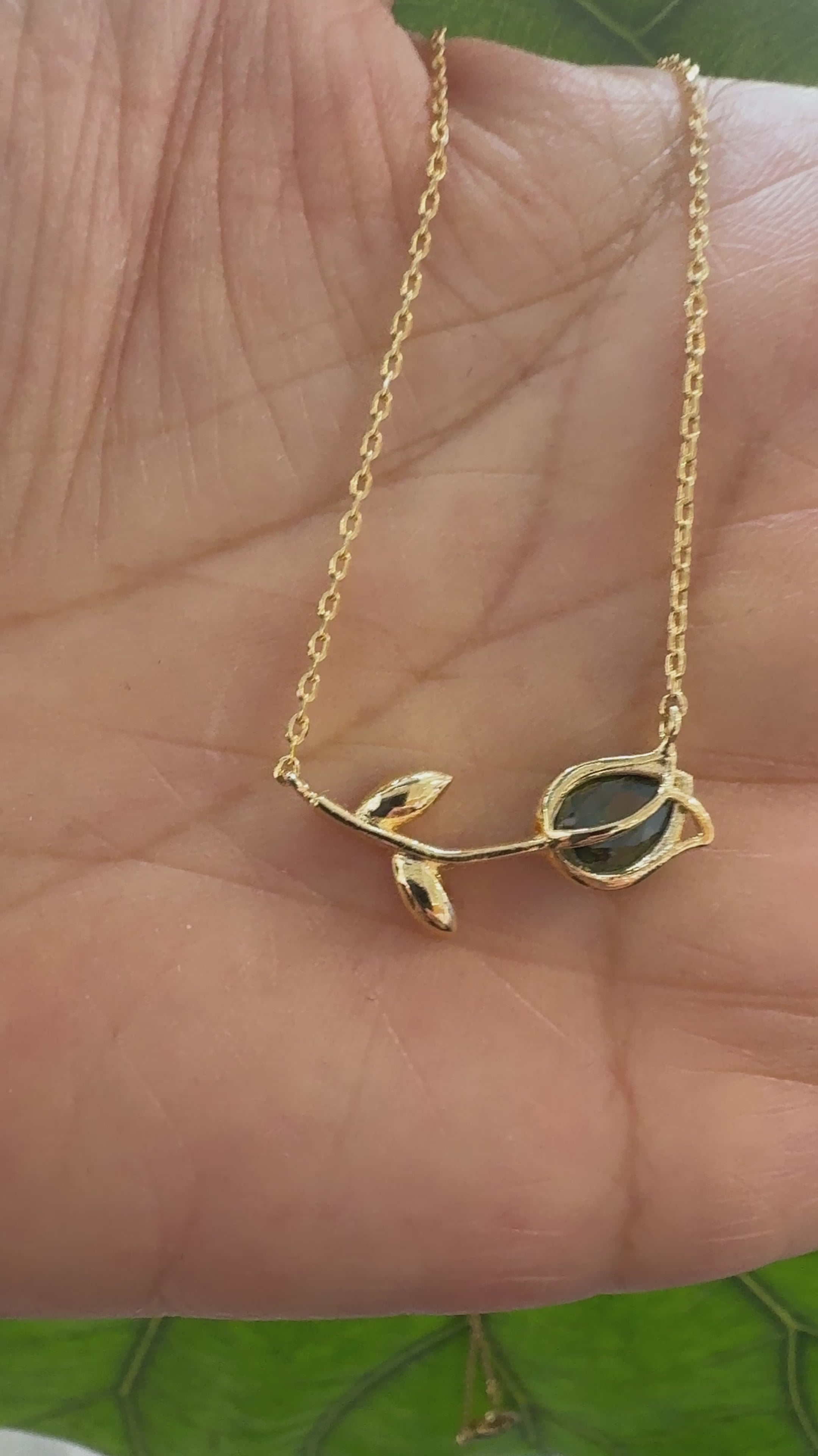 STG 18K Gold Plated August Peridot Tulip Pendant Necklace – Dainty Birthstone Jewelry for Nature Lovers