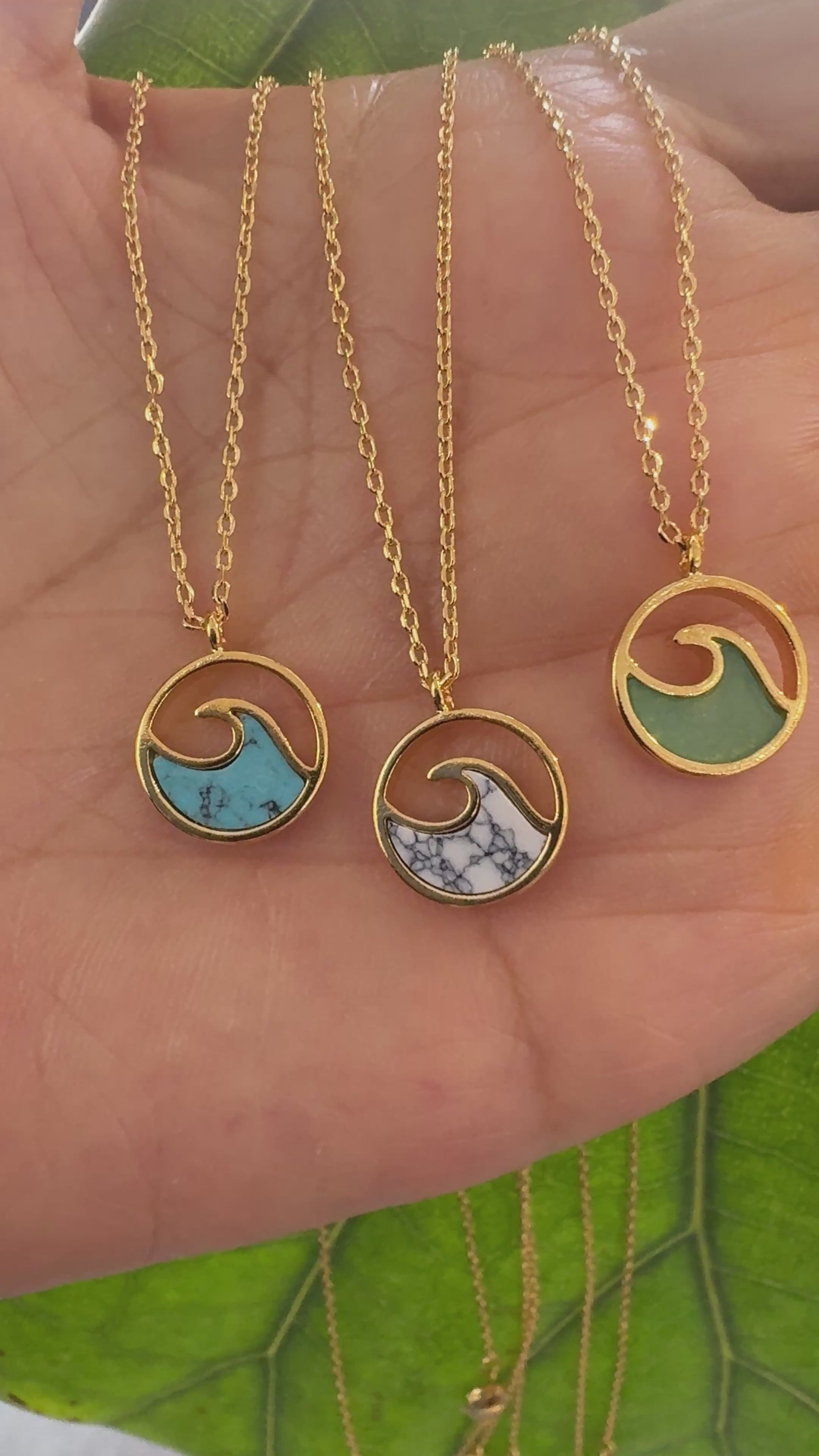 STG 18K Gold Plated Round Wave Coin Pendant Necklace – Minimalist Ocean-Inspired Jewelry