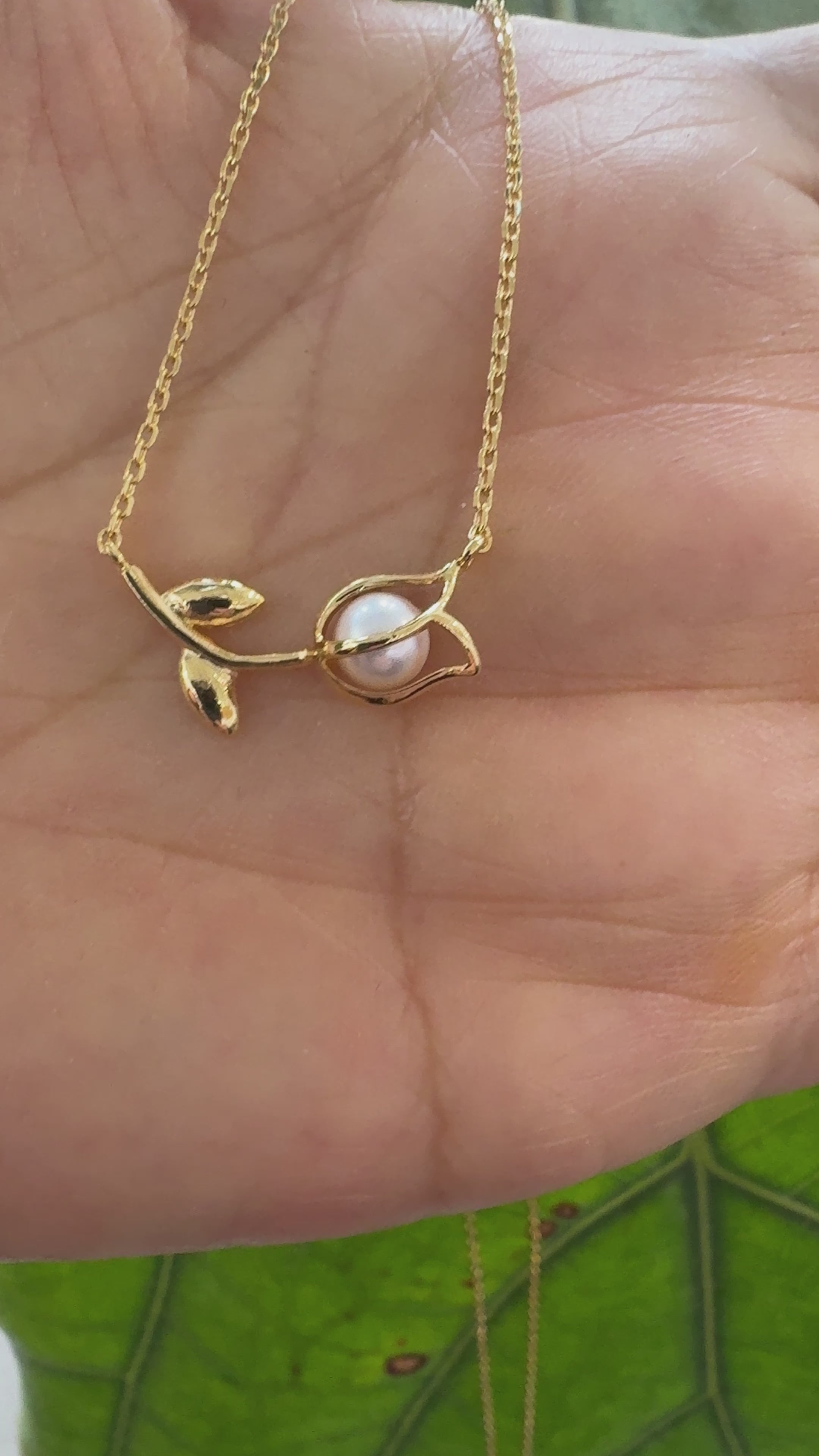 STG 18K Gold Plated June Birthstone Pearl Tulip Pendant Necklace – Elegant Floral Jewelry with a Touch of Meaning